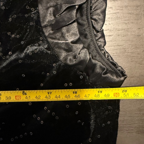 Nanette Lepore Women’s Short Sleeve Embroidered Sequin Black Velvet Top Size L - Picture 6 of 11